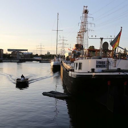 Schiffshotel "Schlafen Im Hafen" Hamburg Zewnętrze zdjęcie
