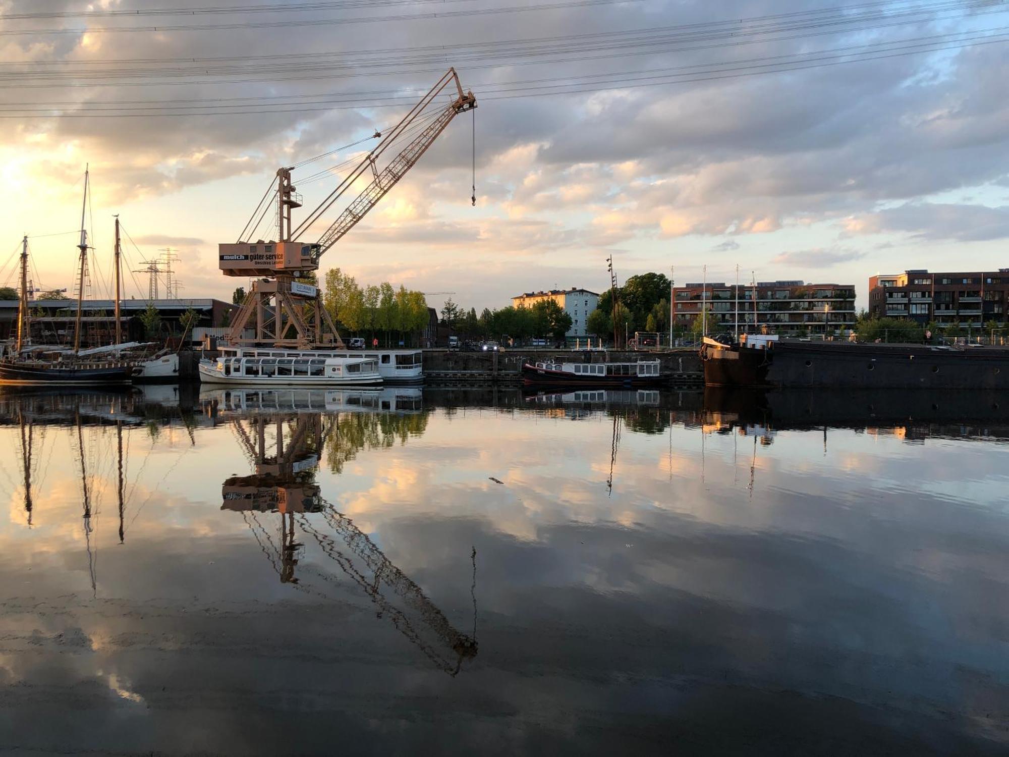 Schiffshotel "Schlafen Im Hafen" Hamburg Zewnętrze zdjęcie