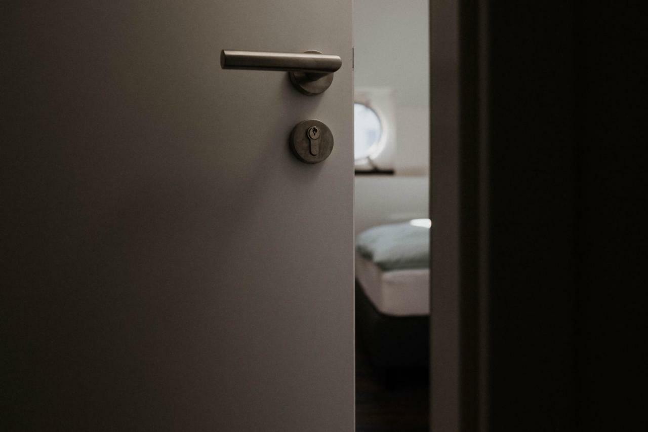 Schiffshotel "Schlafen Im Hafen" Hamburg Zewnętrze zdjęcie